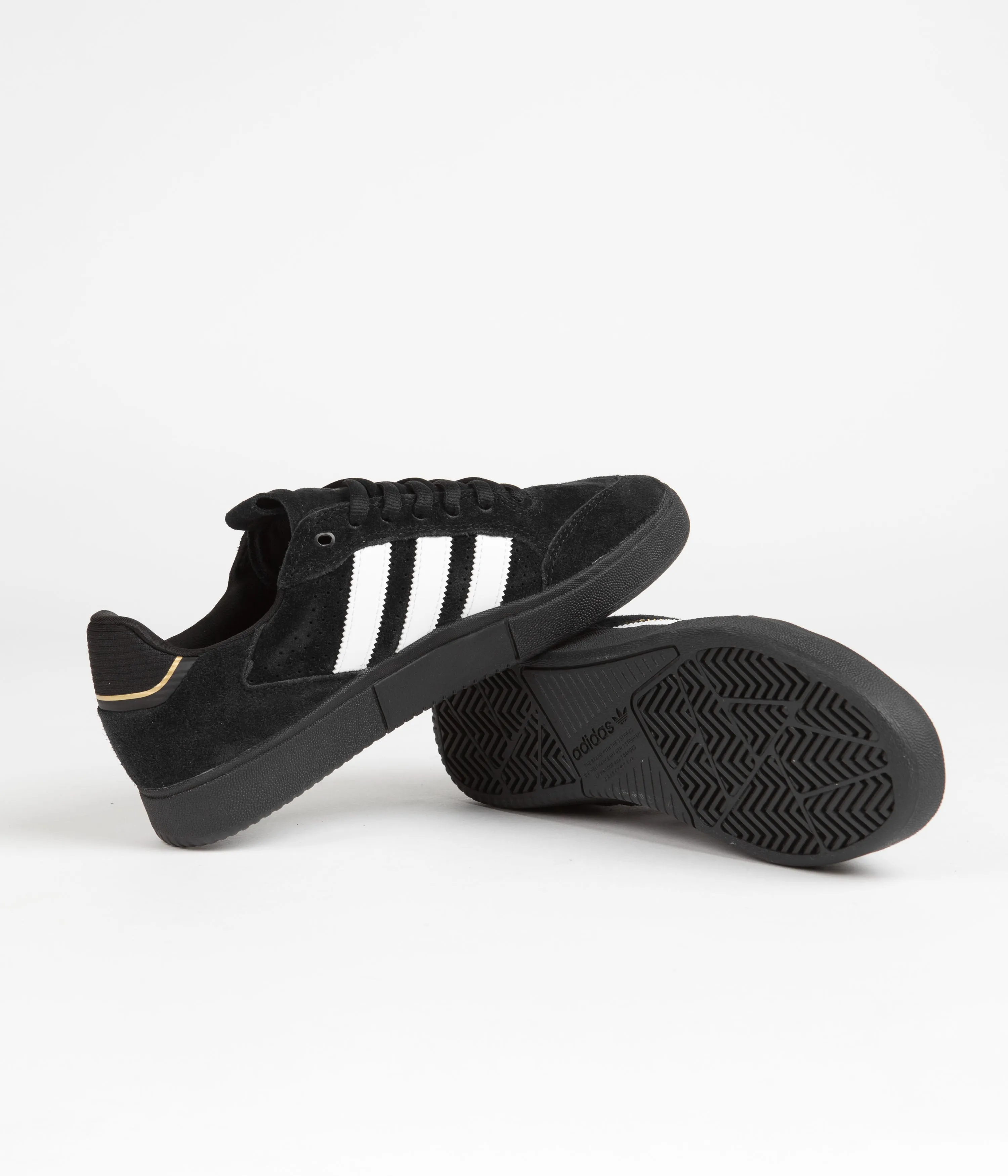 Adidas Tyshawn Low Shoes - Core Black / Cloud White / Gold Metallic