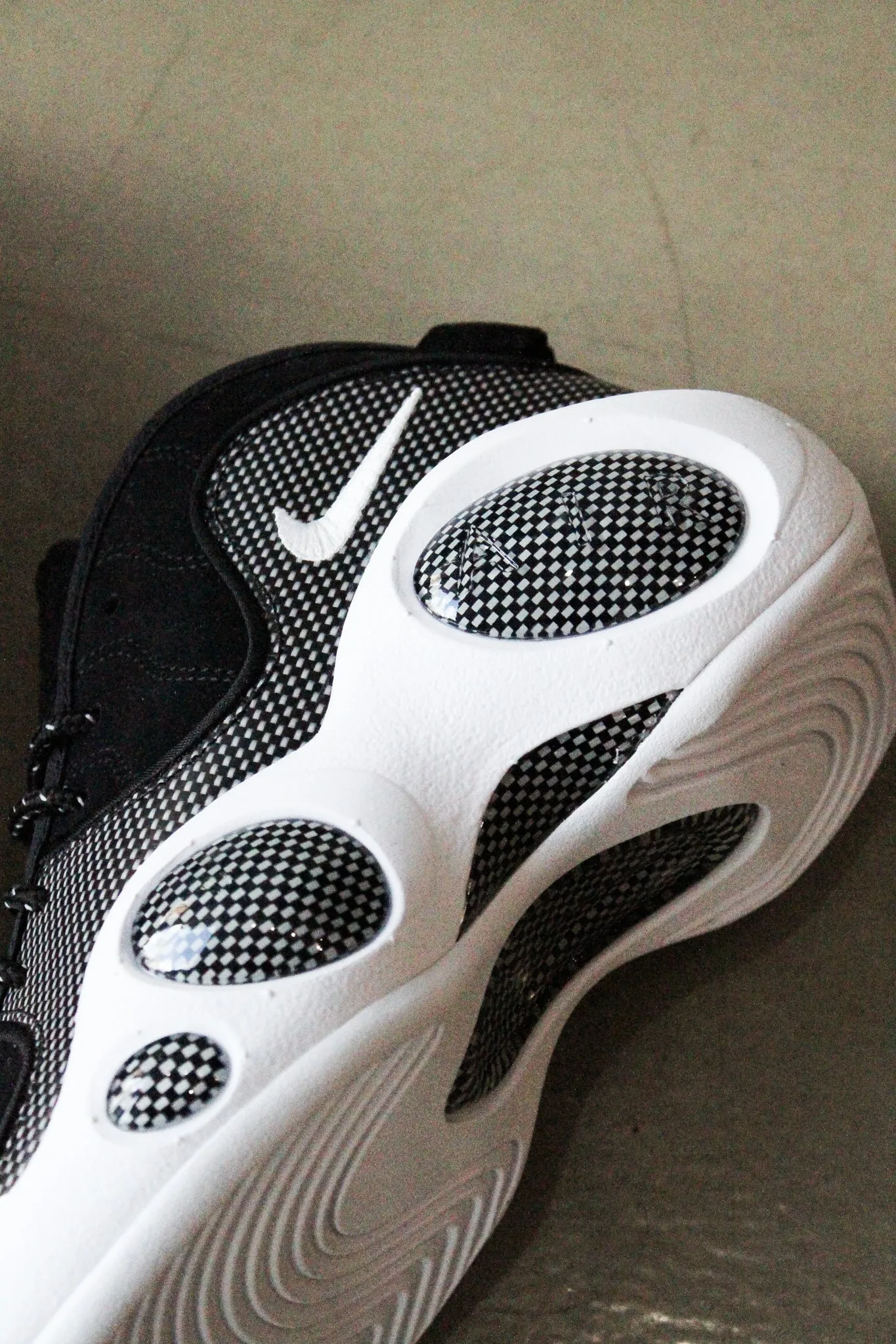 AIR ZOOM FLIGHT 95 "BLACK/METALLIC SILVER"