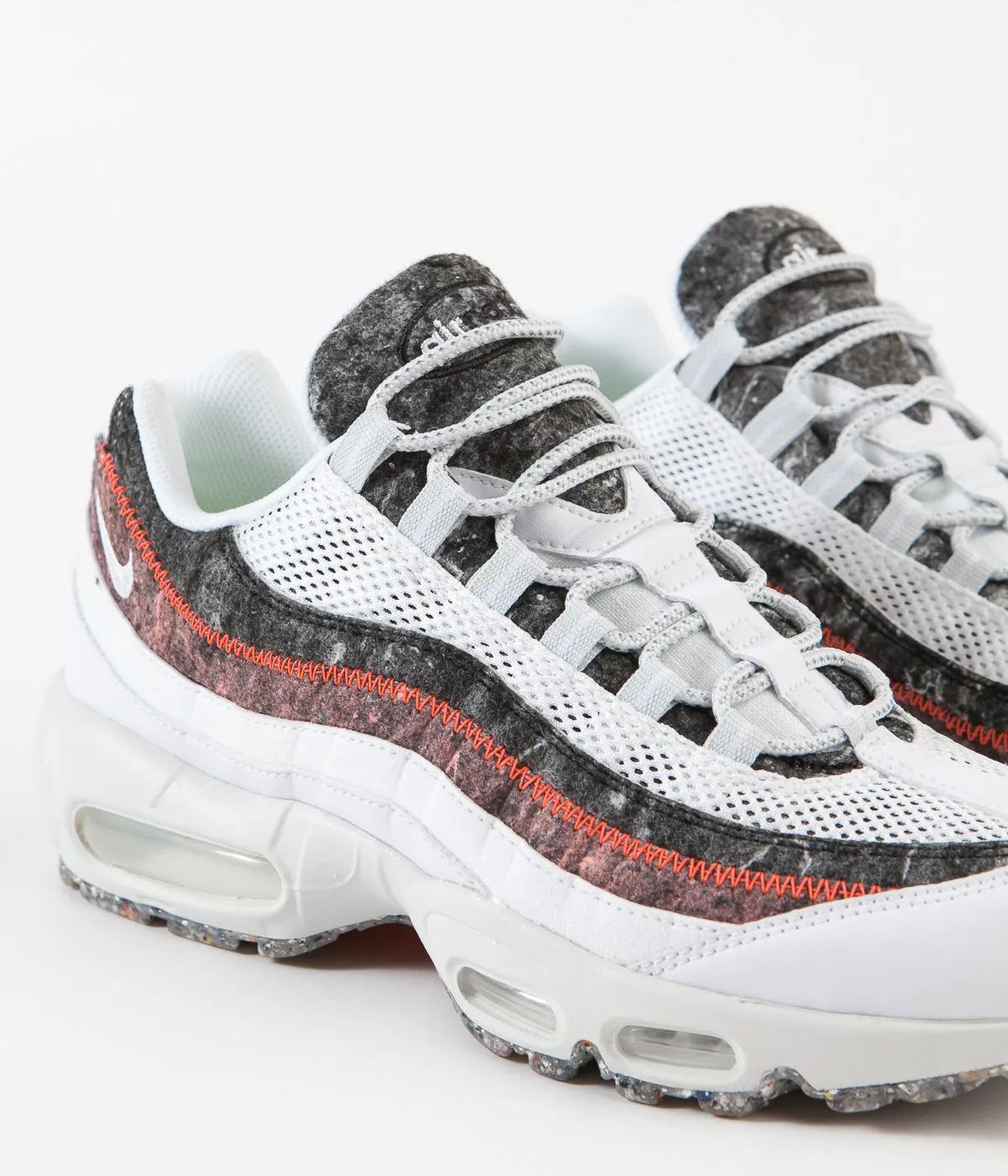 Nike Air Max 95 Shoes - White / Photon Dust - Bright Crimson