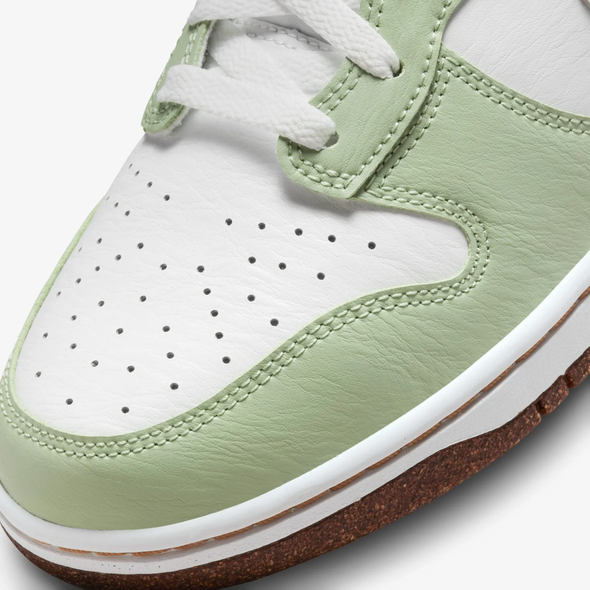 Nike | DUNK HIGH RETRO SE  { GREEN