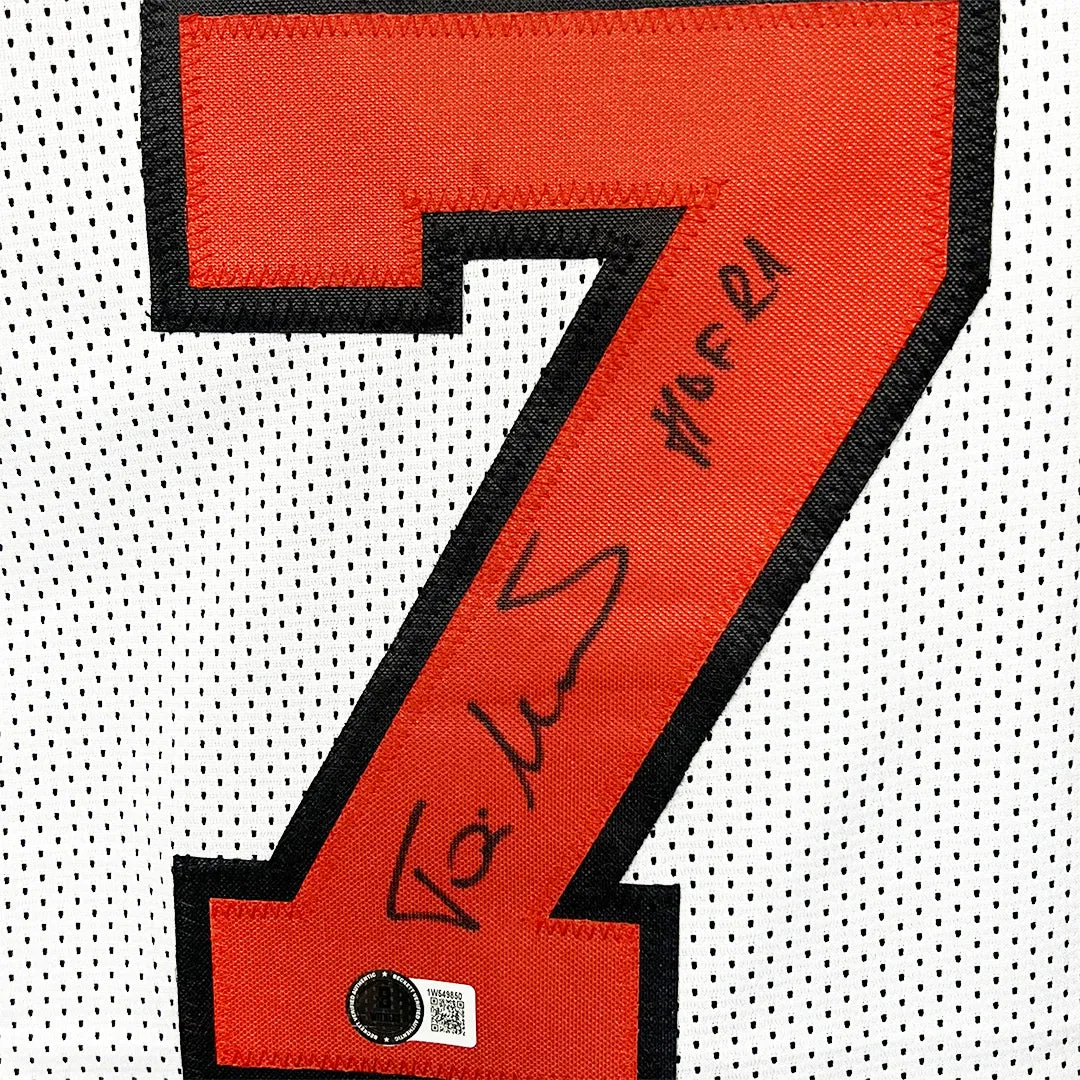 Toni Kukoc Signed HOF 21 Inscription Chicago White Basketball Jersey (Beckett)